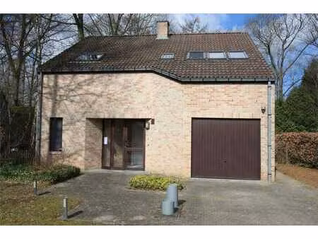 aangename vrijstaande woning met 4 kamers in een groene o...