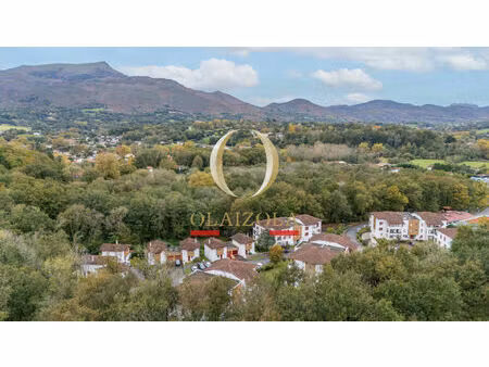 ascain - appartement t2 bis avec balcon dans résidence calme avec ascenseur et parking.