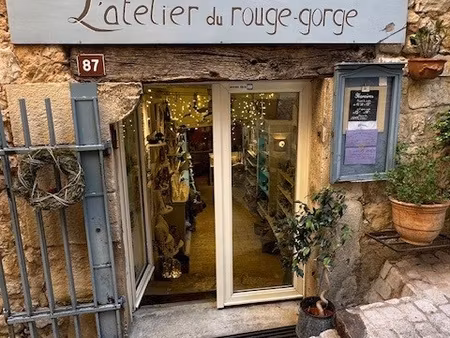 emplacement stratégique sur axe principal