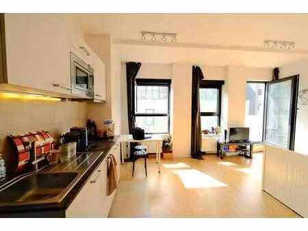 studio lumineux avec balcon - 500m botanique