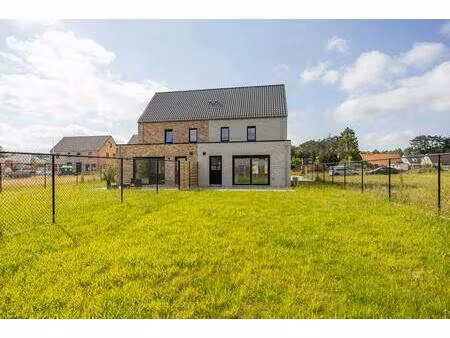 prachtige nieuwbouwwoningen in een doodlopende straat