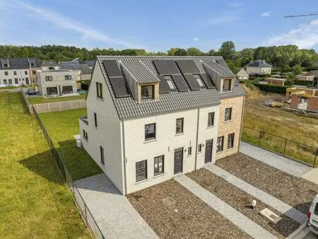 prachtige nieuwbouwwoningen in een doodlopende straat