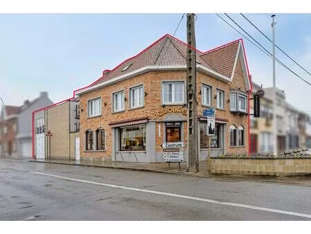 centrumwoning met handelsruimte te koop in beveren-leie