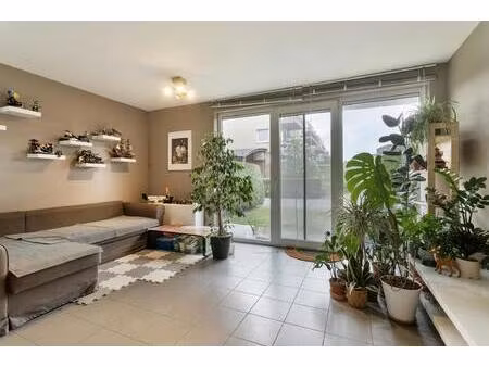 gelijkvloers appartement met tuin en 2 slaapkamers te koop