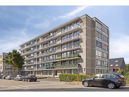 hoekappartement met 2 slaapkamers en veel lichtinval