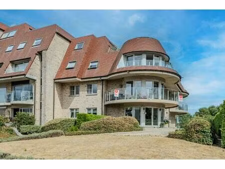 lichtrijk hoekappartement met 2 slaapkamers en terras