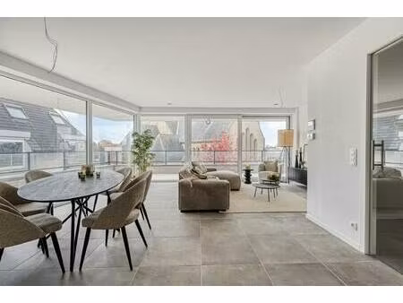 ruim dakappartement met 3 slaapkamers in staden!