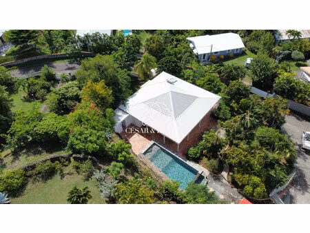 villa de 8 pieces de 196 m2 (2 f4) avec piscine au cap est  le f