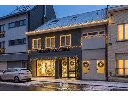 gelijkvloerse handelsruimte (event. met duplex-appartement)