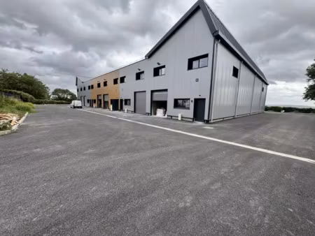 locaux neufs à louer dans une nouvelle zone d'activités entre auvers sur oise et ennery di