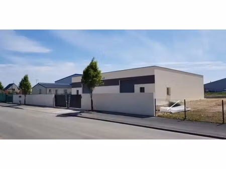 location bureaux et commerces à argences (14370) : à louer / 100m² argences