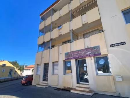 location locaux professionnels 58 m² à six-fours-les-plages (83140)  700 €