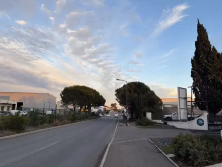 a vendre - bureaux - puget sur argens