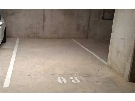 location stationnement  m² t- à tours  70 €
