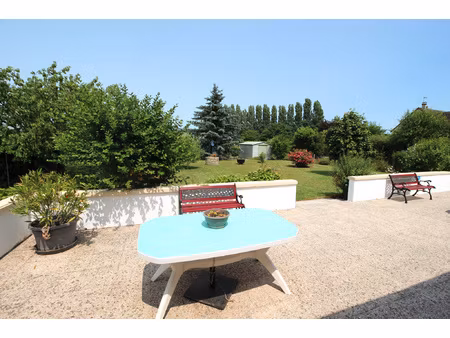 maison d'environ 160 m2 sur une parcelle de 1200 m2