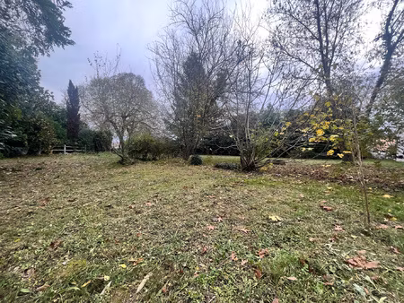 terrain à bâtir 1116m2 plat et arboré saint caprais