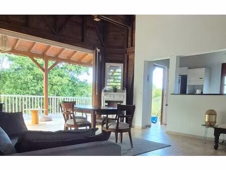 location maison  m² t-4 à sainte-rose  1 400 €