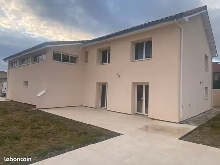 grande maison avec piscine et pool house