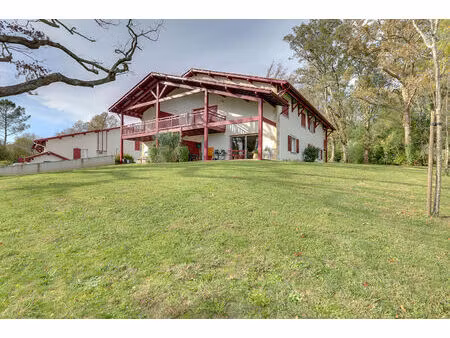 appartement 4 pièces - bourg - jardin de 970 m² - résidence récente