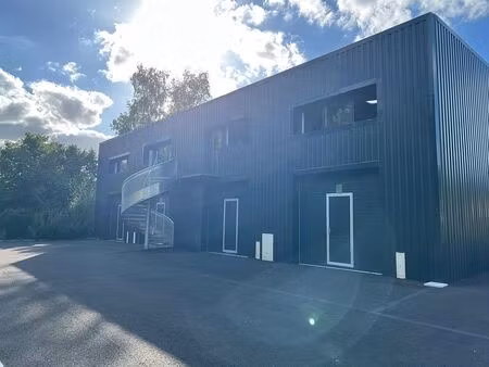 location local d'activités st cheron 150 m²