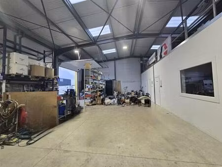 location local d'activités vouille 255 m²