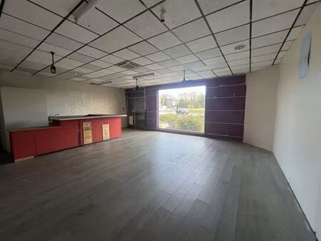 location commerce jaunay marigny 94 m²