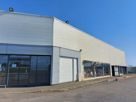 à louer local commercial 480 m² – 5 500 € |saint-berthevin