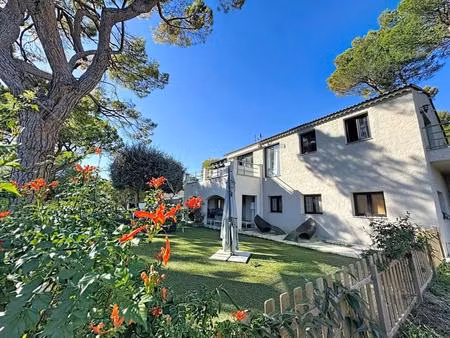 idéale pour grande famille cette maison se compose de deux appartements reliés par un...
