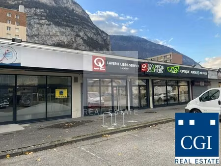 location local commercial 83m² sassenage 38360