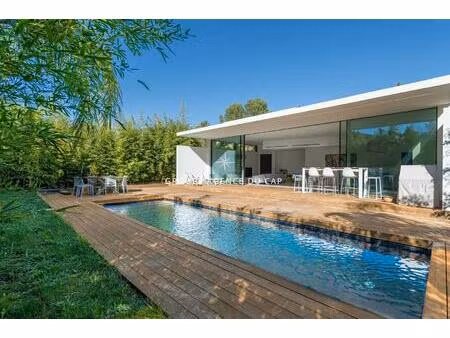 les plaines  villa contemporaine de plain pied  piscine garage