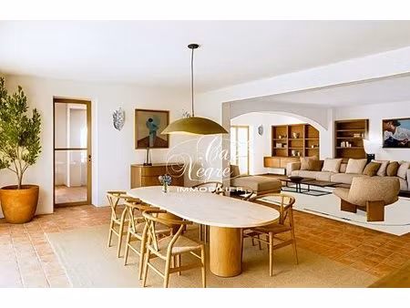 villa à rénover vue sur les collines avec patio et terrasses à vendre à la môle - golfe de