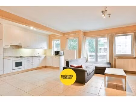 verzorgd appartement met 2 slpks en zonnig terras te sint-kruis