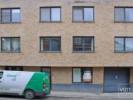 handelspand (casco) met terras op het gelijkvoers