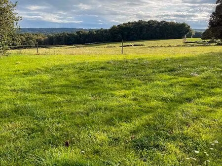 terrain constructible de 694m² à guillac