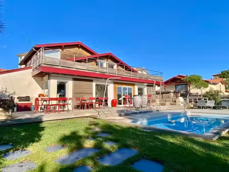 hossegor  plage de la nord  superbe villa familiale avec piscine