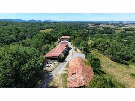 corps de ferme avec maison d'habitation  studio  dépendances ag