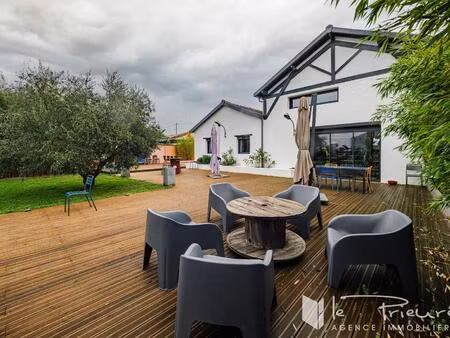 loft contemporain lumineux avec jardin  piscine et volumes spectaculaires à deux pas...