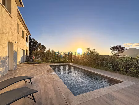 villa de standing meublée avec dépendance et piscine