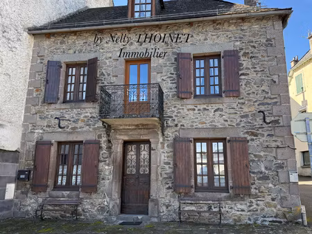 dépt 63. egliseneuve d'entraigues  maison en pierre de villa