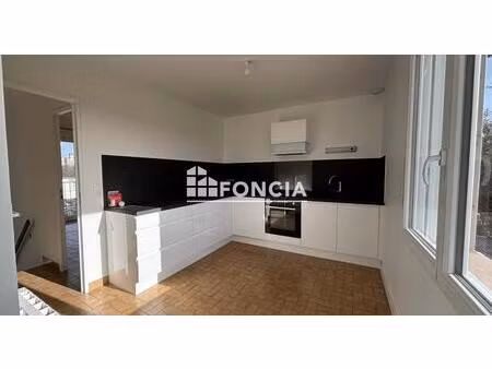 pavillon 3 chambres  cuisine  salon séjour  garage