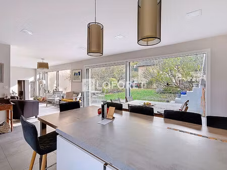 maison de charme entièrement rénovée au coeur de genay (69730)