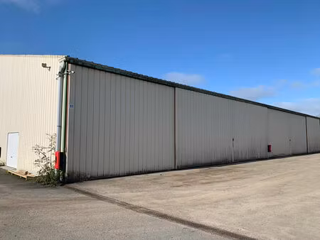 a louer sur la commune de mervent - box 60m²