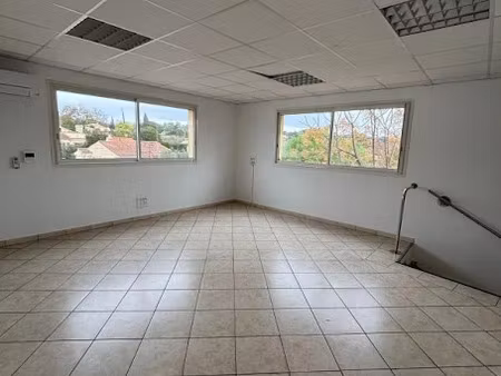 location locaux professionnels 592 m² à la seyne-sur-mer (83500)  nan €