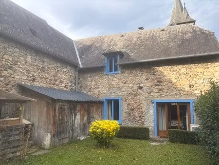 maison de village avec jardin - location annuelle meublée