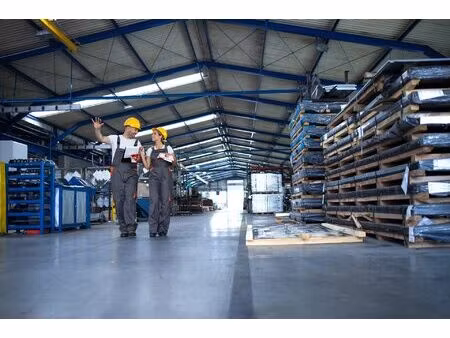 a louer - local commercial 1200m² - vannes ouest