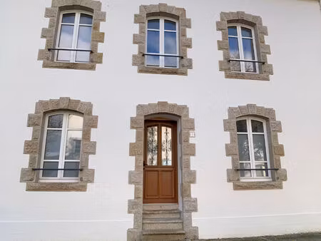 grands volumes pour cette belle citadine entièrement rénovée  4 ch & 3 sde  au coeur de po