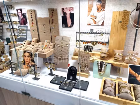 gard (30) aigues mortes (30220) intra-muros tres rare à vendre fonds de commerce boutique 