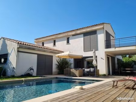 maison meublée centre village avec piscine