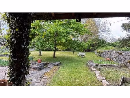 maison en pierre  uchizy  152 m2 avec beau terrain arboré et dépendances