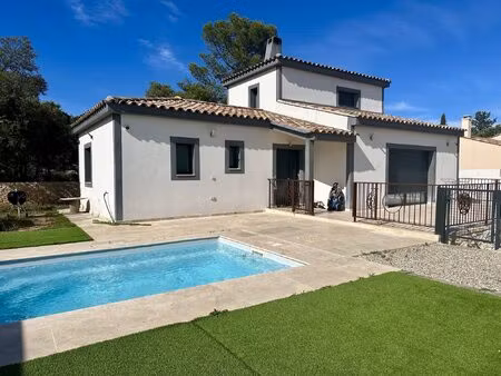 villa contemporaine avec jardin et piscine